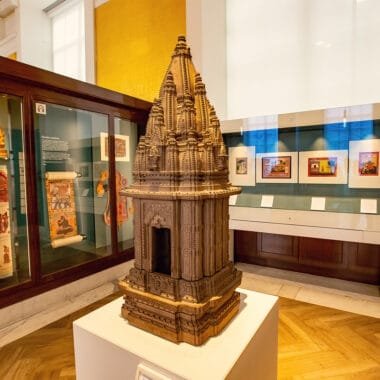 Choosing the Perfect Mini Temple for Your Space: A Comprehensive Guide